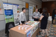 Pok Oi Hospital introduced its free smoking cessation service using Chinese medical acupuncture