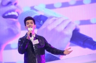 Singer Phil LAM shared smoke-free messages via music.