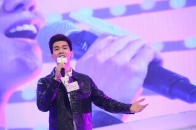 歌手林奕匡透过轻松的歌曲宣扬无烟信息。